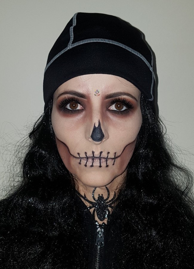 Easy Skull Halloween makeup